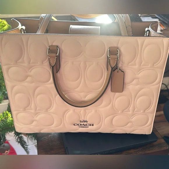 Pocketbooks brand new A Coach m_5d549aa5a20dfcf8c06da123.jpg main image 4